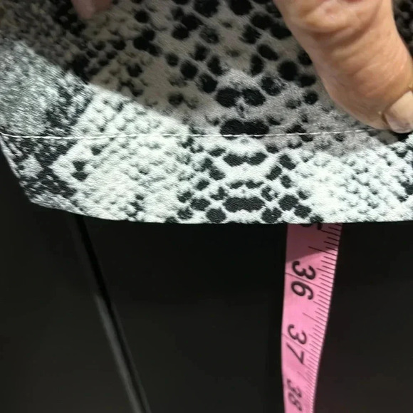 SOHO Apparel Wide leg, crop,snake skin print elastic waist w/tie, pockets,summer - Picture 9 of 11